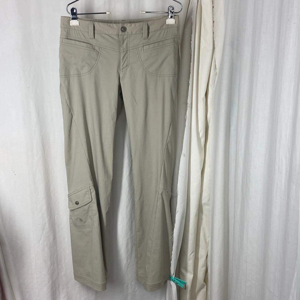 Athleta 8 Dipper Pants Nylon Blend Pants Hiking Pockets Khaki Tan Flare